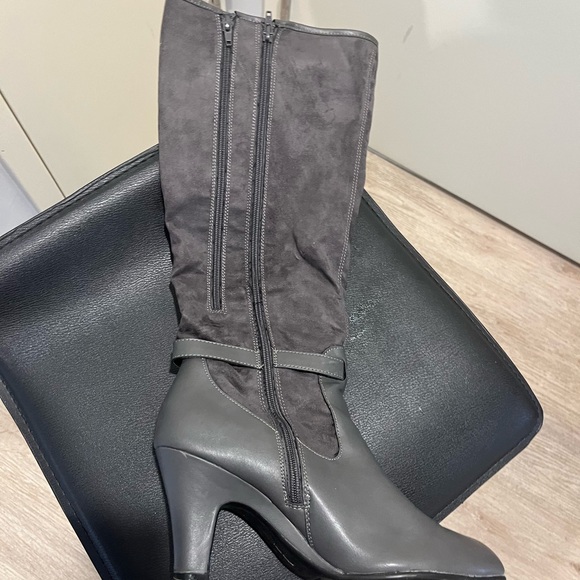 Gray boots - Picture 3 of 7